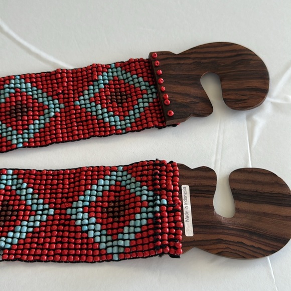 LC Women Handcrafted Orange Seed Beaded Stretch Belt with Wooden Buckle - Picture 7 of 9